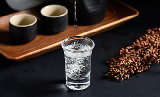 白酒不管多大牌,只要有這2個(gè)特征,都是劣質(zhì)酒,你還在喝嗎？